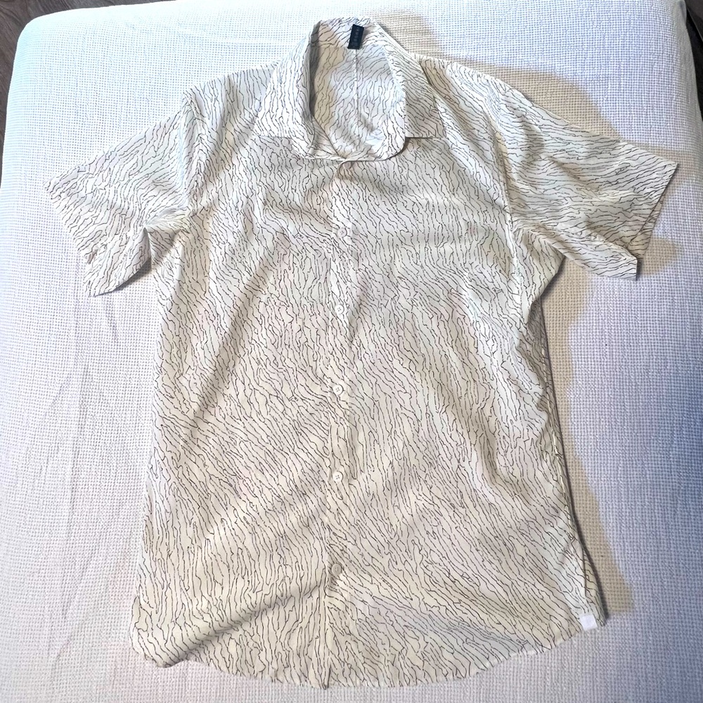Lululemon men’s Large Airing Easy button down shirt